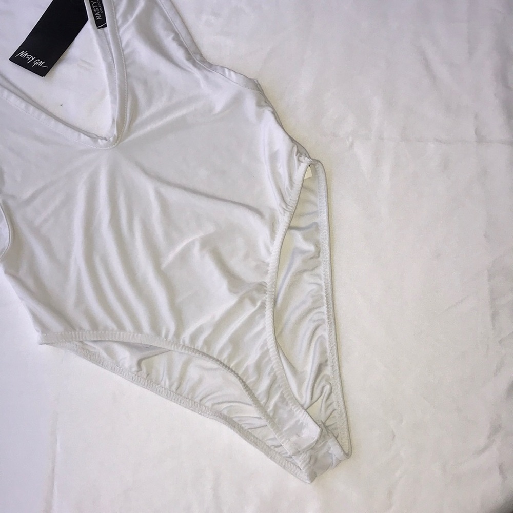 NWT Nasty Gal plunging bodysuit - Picture 4 of 7